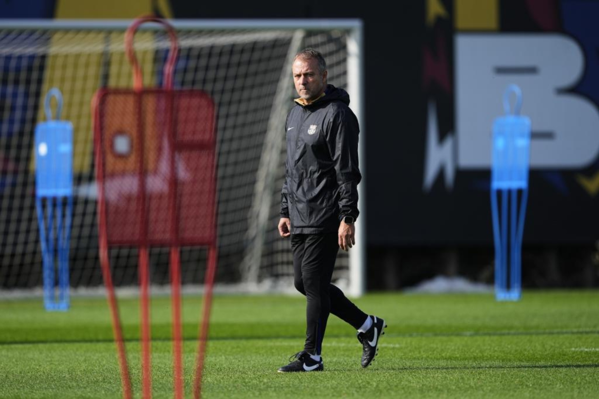 更是通过他 更是通过他